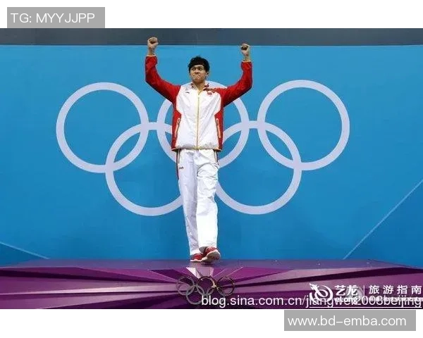 中国运动员夺金后比心观众:这一幕太暖了